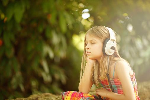 内向的人：请抬头、微笑，站出来，让别人看到你的好